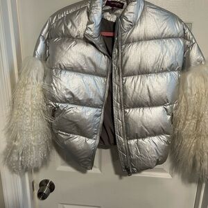 Stylish Silver Puffer Jacket with Faux Fur Sleeves